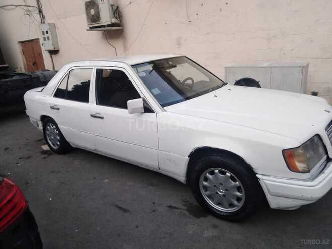 Mercedes E 200 1993, 378,563 km - 2.0 l - Bakı