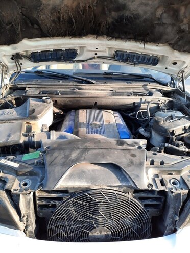 BMW X5 2002, 523,698 km - 4.4 l - Salyan