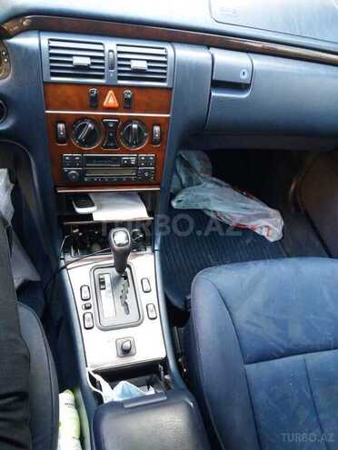 Mercedes E 230 1995, 202,000 km - 2.3 l - Bakı