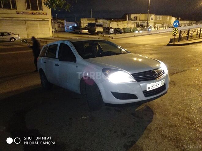 Opel Astra 2009, 244,000 km - 1.3 л - Bakı