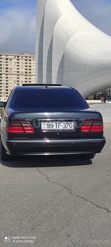 Mercedes E 270 2001, 329,000 km - 2.7 l - Bakı