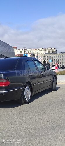 Mercedes E 270 2001, 329,000 km - 2.7 l - Bakı