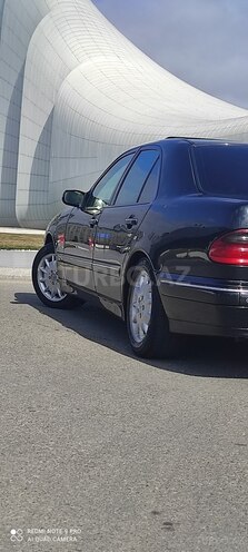 Mercedes E 270 2001, 329,000 km - 2.7 l - Bakı