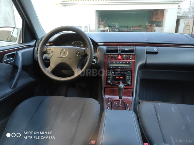 Mercedes E 220 1999, 331,000 km - 2.2 l - Bərdə