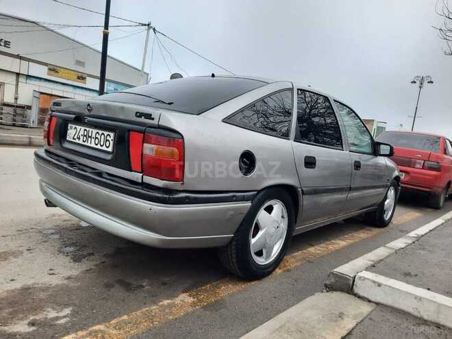 Opel Vectra 1995, 12,875 km - 1.6 l - Quba