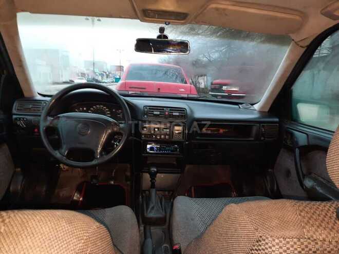 Opel Vectra 1995, 12,875 km - 1.6 l - Quba