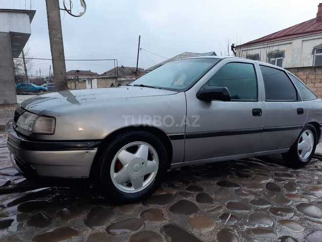 Opel Vectra 1995, 12,875 km - 1.6 l - Quba