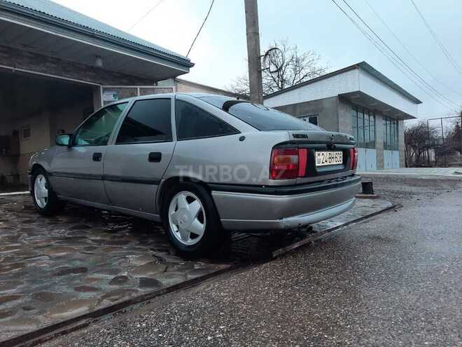 Opel Vectra 1995, 12,875 km - 1.6 l - Quba
