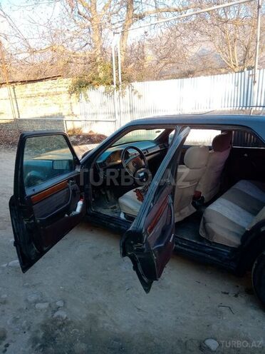 Mercedes E 200 1988, 630,900 km - 2.0 л - Göyçay