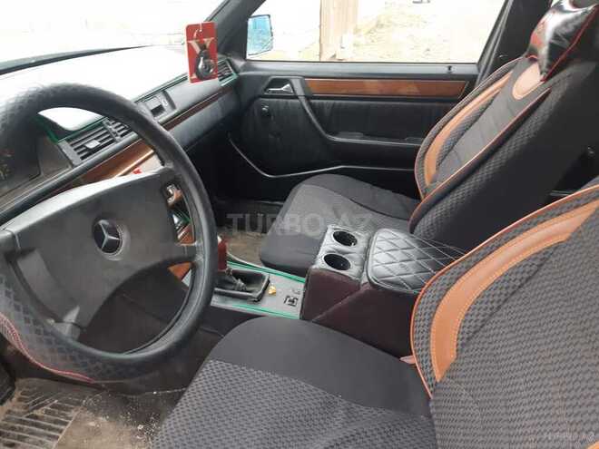 Mercedes E 200 1992, 250,000 km - 2.0 l - Bakı