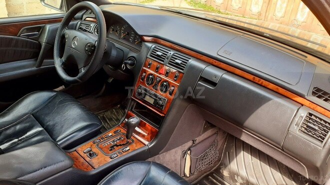 Mercedes E 280 1999, 370,521 km - 2.8 l - Bakı
