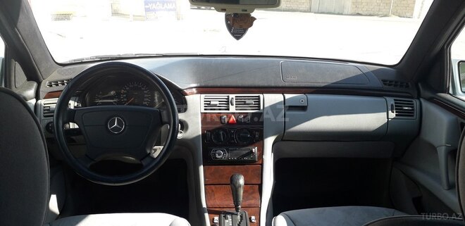 Mercedes E 230 1995, 389,000 km - 2.3 l - Bakı