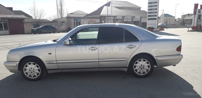 Mercedes E 230 1995, 389,000 km - 2.3 l - Bakı
