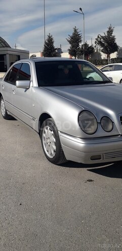 Mercedes E 230 1995, 389,000 km - 2.3 l - Bakı