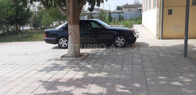Mercedes E 240 2000, 263,800 km - 2.6 л - Bakı