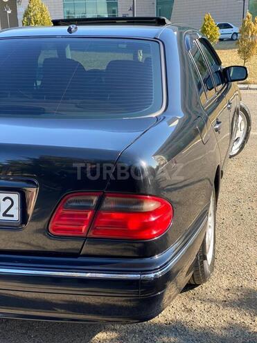 Mercedes E 240 2000, 263,800 km - 2.6 л - Bakı