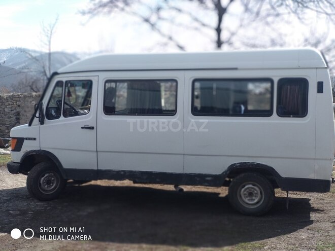 Mercedes 208 D 1993, 300,000 km - 2.5 л - Şəki