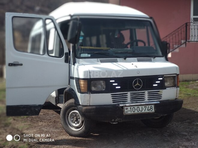 Mercedes 208 D 1993, 300,000 km - 2.5 л - Şəki