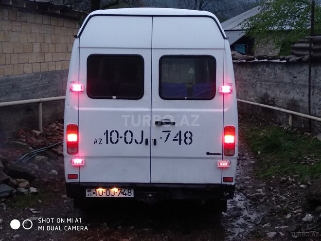 Mercedes 208 D 1993, 300,000 km - 2.5 л - Şəki