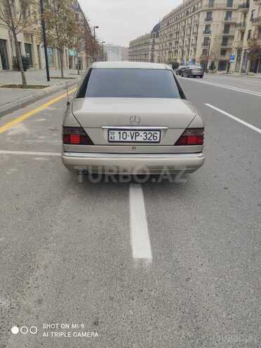 Mercedes E 220 1988, 300,000 km - 2.2 l - Bakı