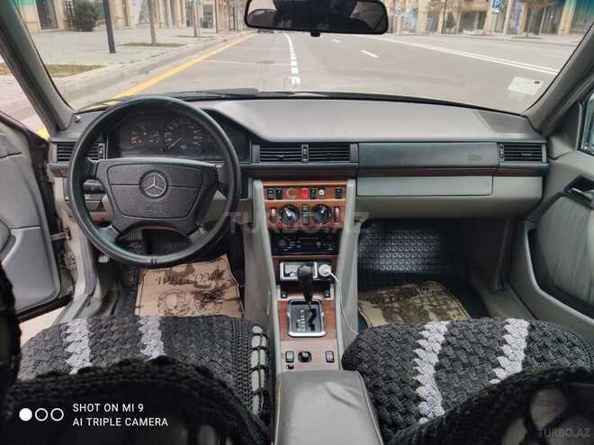 Mercedes E 220 1988, 300,000 km - 2.2 l - Bakı