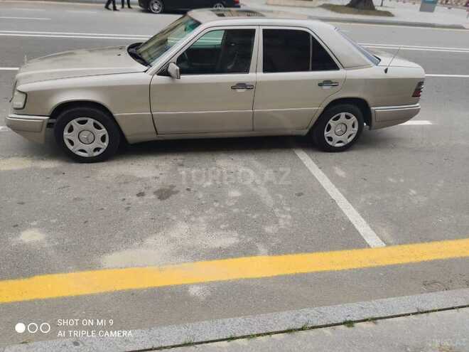 Mercedes E 220 1988, 300,000 km - 2.2 l - Bakı