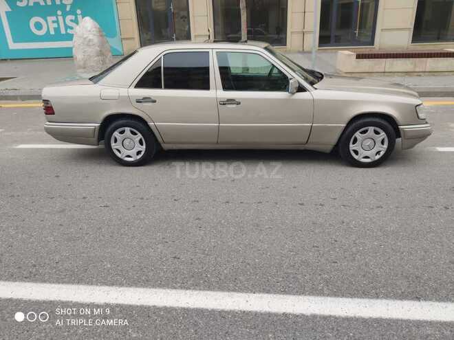Mercedes E 220 1988, 300,000 km - 2.2 l - Bakı