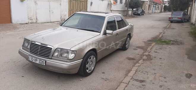 Mercedes E 220 1988, 300,000 km - 2.2 l - Bakı