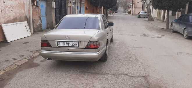 Mercedes E 220 1988, 300,000 km - 2.2 l - Bakı