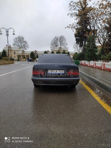 Mercedes E 240 1999, 400,000 km - 2.4 l - Füzuli