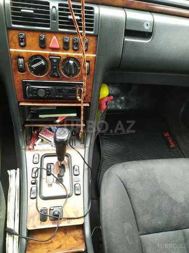 Mercedes E 220 1999, 395,000 km - 2.2 l - Bakı