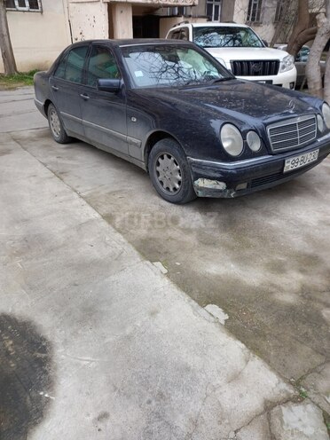 Mercedes E 230 1997, 317,000 km - 2.3 l - Bakı