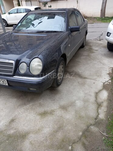 Mercedes E 230 1997, 317,000 km - 2.3 l - Bakı
