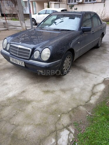 Mercedes E 230 1997, 317,000 km - 2.3 l - Bakı