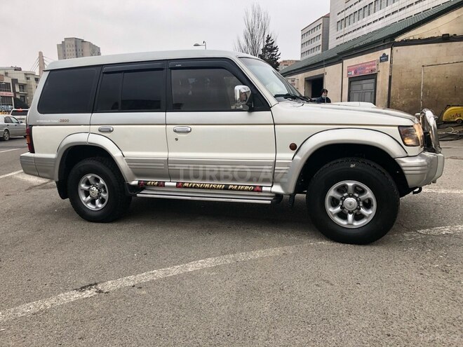 Mitsubishi Pajero 1995, 220,000 km - 2.8 l - Bakı
