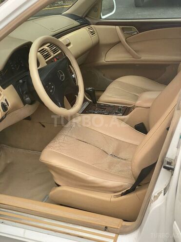 Mercedes E 240 2000, 330,000 km - 2.4 l - Bakı