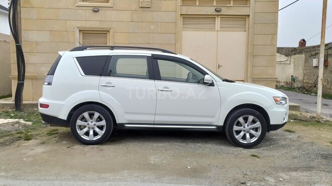 Mitsubishi Outlander 2011, 128,000 km - 3.0 l - Bakı