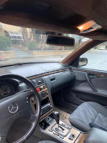 Mercedes E 220 2000, 352,000 km - 2.2 l - Bakı