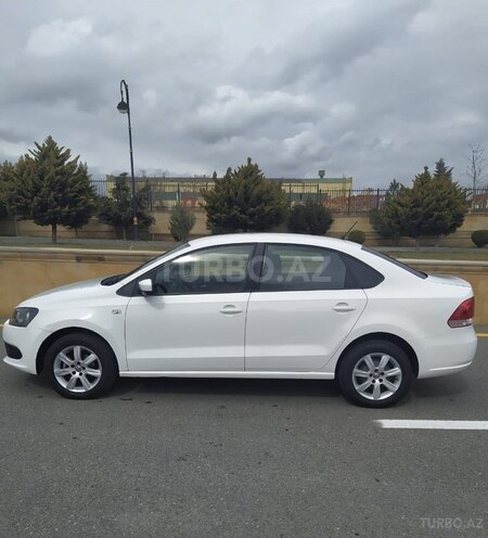 Volkswagen Polo 2013, 140,800 km - 1.6 l - Bakı