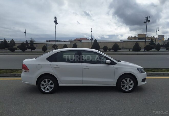 Volkswagen Polo 2013, 140,800 km - 1.6 l - Bakı