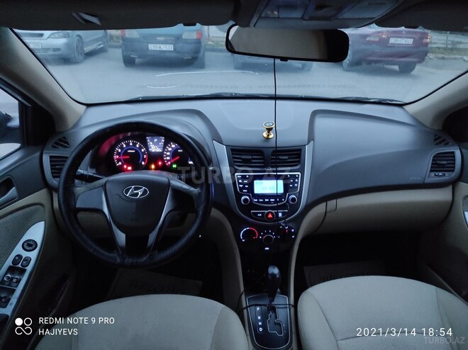 Hyundai Accent 2011, 300,000 km - 1.6 l - Bakı