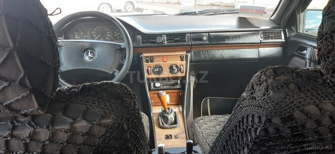 Mercedes E 230 1990, 28,800 km - 2.3 l - Sabirabad