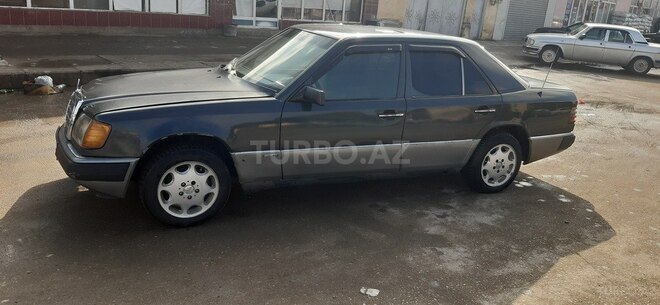 Mercedes E 230 1990, 28,800 km - 2.3 l - Sabirabad