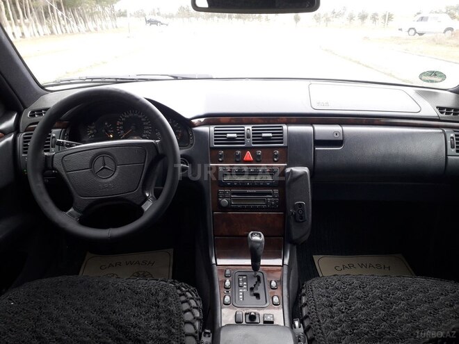 Mercedes E 280 1997, 256,970 km - 2.8 l - Sumqayıt