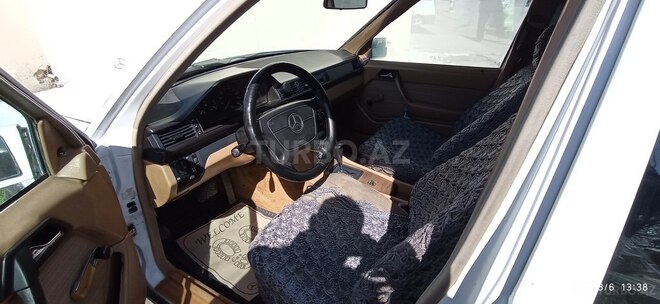 Mercedes E 250 1988, 325,800 km - 2.5 l - Bakı