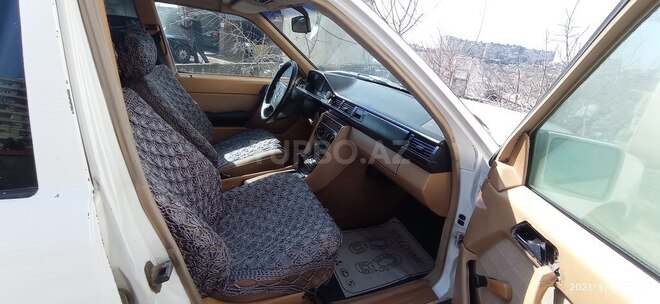 Mercedes E 250 1988, 325,800 km - 2.5 l - Bakı