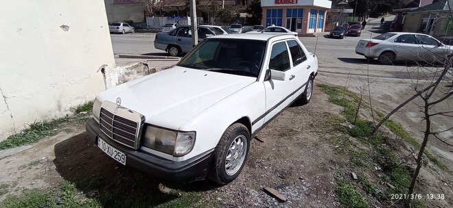 Mercedes E 250 1988, 325,800 km - 2.5 l - Bakı