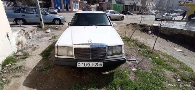 Mercedes E 250 1988, 325,800 km - 2.5 l - Bakı