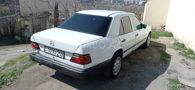 Mercedes E 250 1988, 325,800 km - 2.5 l - Bakı