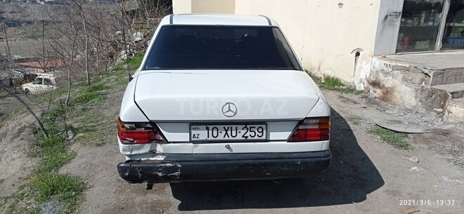 Mercedes E 250 1988, 325,800 km - 2.5 l - Bakı
